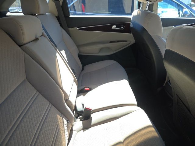 2018 Kia Sorento LX photo 4