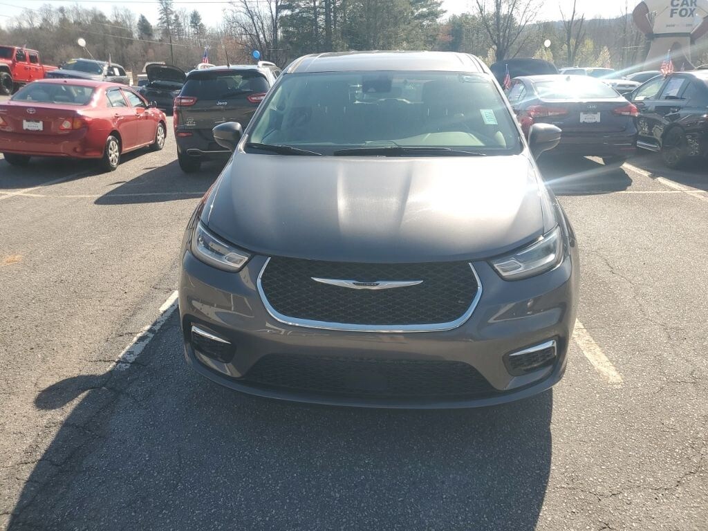 Used 2023 Chrysler Pacifica Touring L Minivan/Van