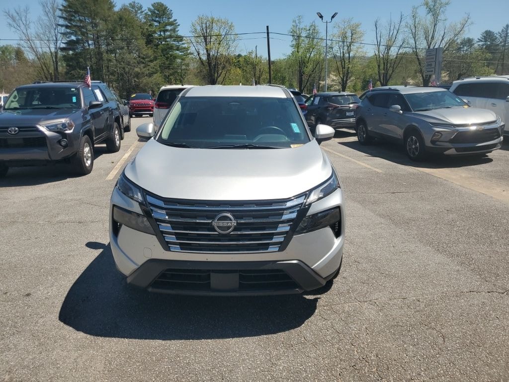 Used 2025 Nissan Rogue SV SUV