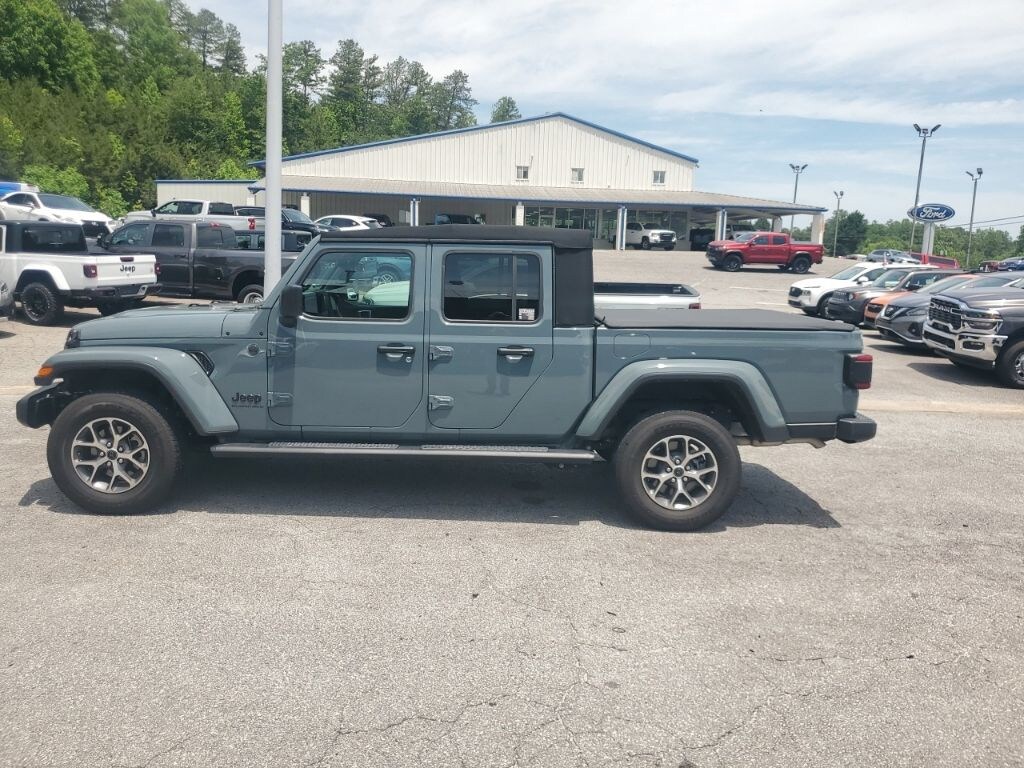 Used 2024 Jeep Gladiator Sport Truck