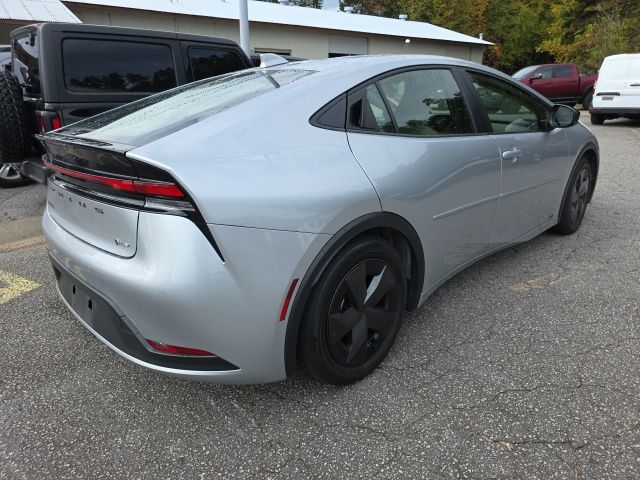 2023 Toyota Prius LE photo 4