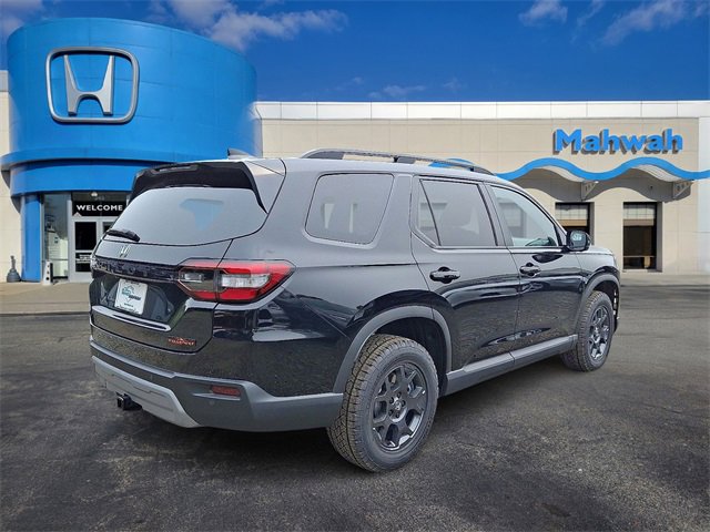 2025 Honda Pilot TrailSport photo 2