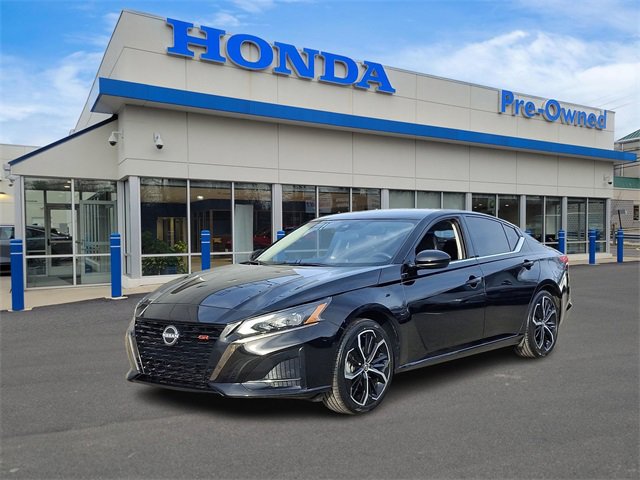 2025 Nissan Altima SR's photo