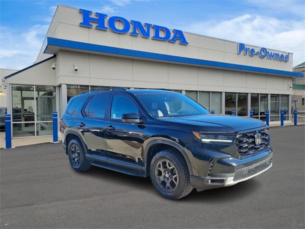 Used 2025 Honda Pilot TrailSport SUV