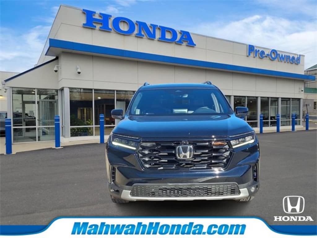 Used 2025 Honda Pilot TrailSport SUV