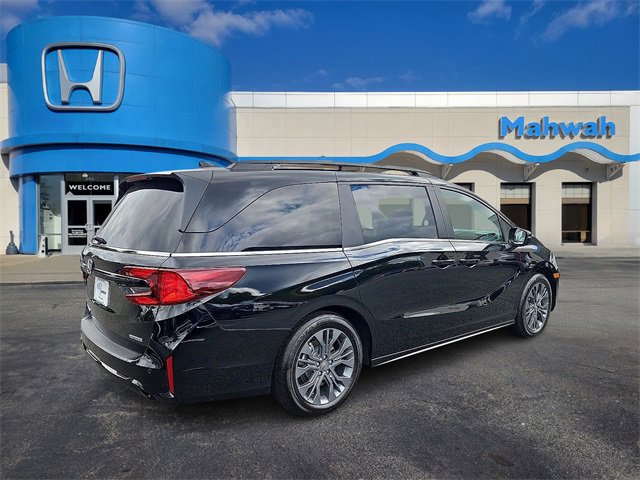 2026 Honda Odyssey Touring photo 2