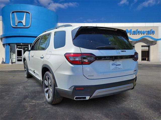 2025 Honda Pilot Touring photo 2