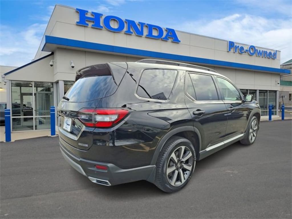 Used 2025 Honda Pilot Touring SUV