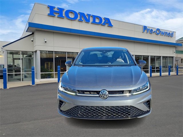 2025 Volkswagen Jetta 1.5T Sport photo 2