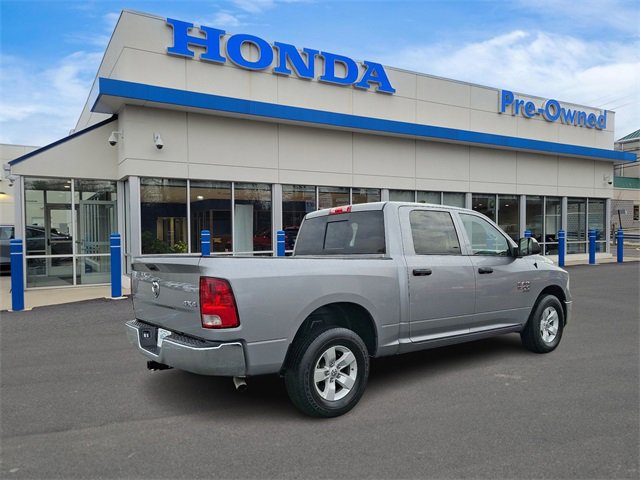 2023 Ram 1500 Classic SLT photo 4