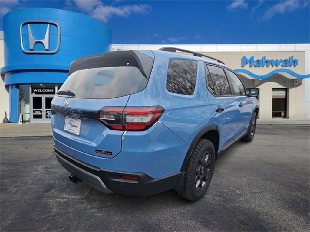 New 2025 Honda Pilot TrailSport SUV