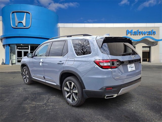 2025 Honda Pilot Touring photo 2