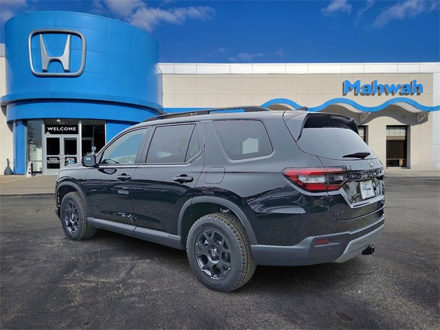 2025 Honda Pilot TrailSport photo 3