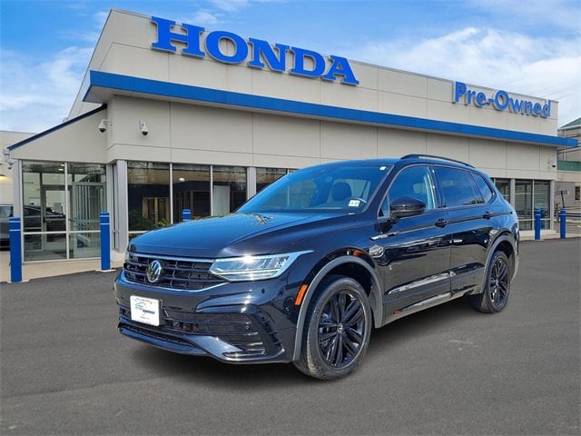 2022 Volkswagen Tiguan SE R-LINE BLACK's photo
