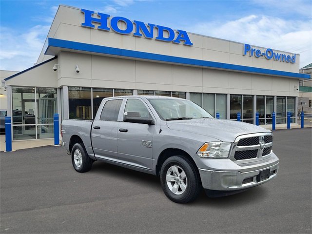 2023 Ram 1500 Classic SLT photo 3