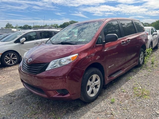 2011 Toyota Sienna Base V6 7-Passenger's photo