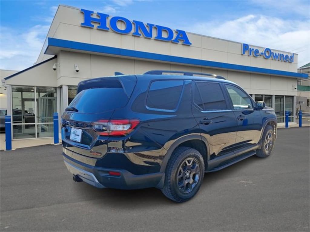 Used 2025 Honda Pilot TrailSport SUV
