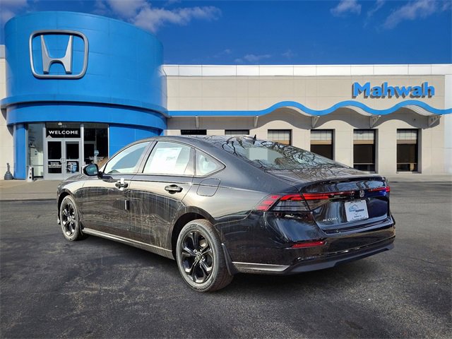 2025 Honda Accord SE photo 2