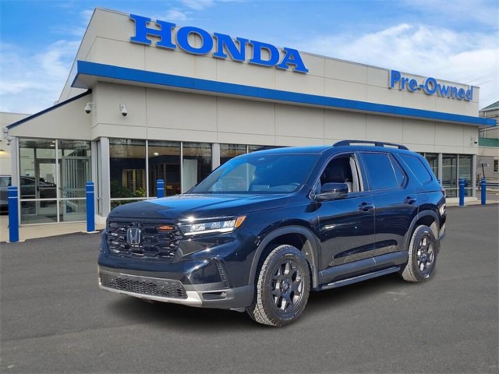 Used 2025 Honda Pilot TrailSport SUV