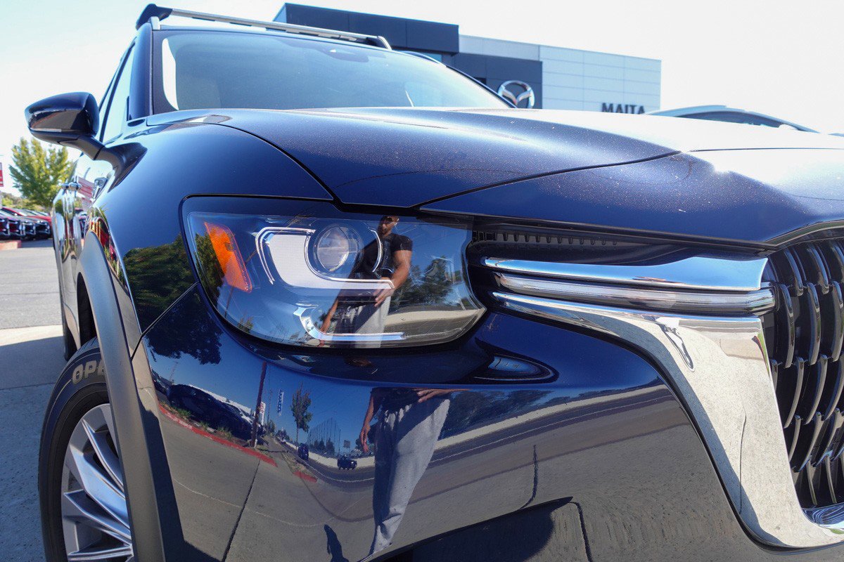 2024 Mazda CX-90 Plug-in Hybrid Preferred photo 2