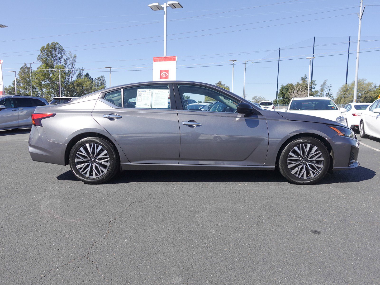 2024 Nissan Altima 2.5 SV photo 2