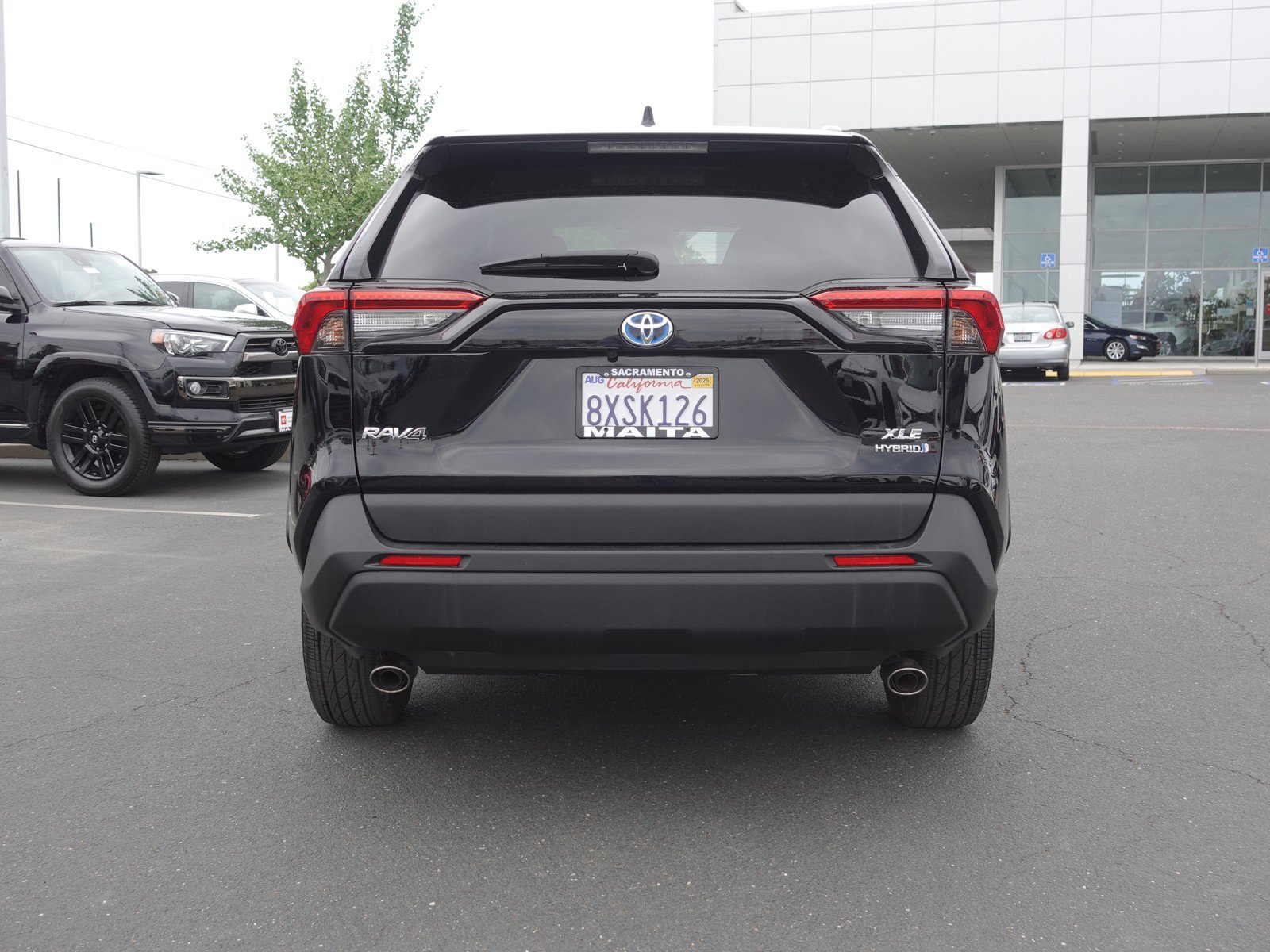 2021 Toyota RAV4 Hybrid XLE photo 4