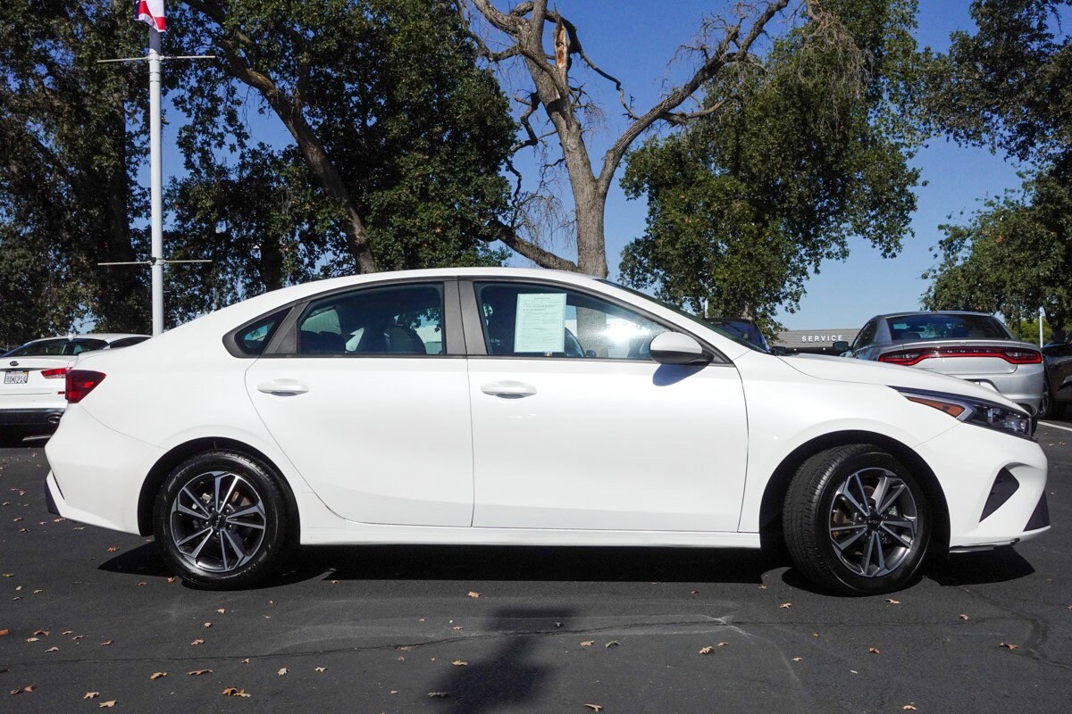 2022 Kia Forte LXS photo 4