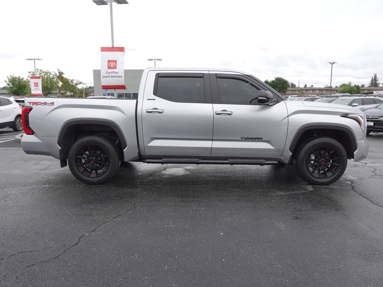 2024 Toyota Tundra 4WD Limited photo 2