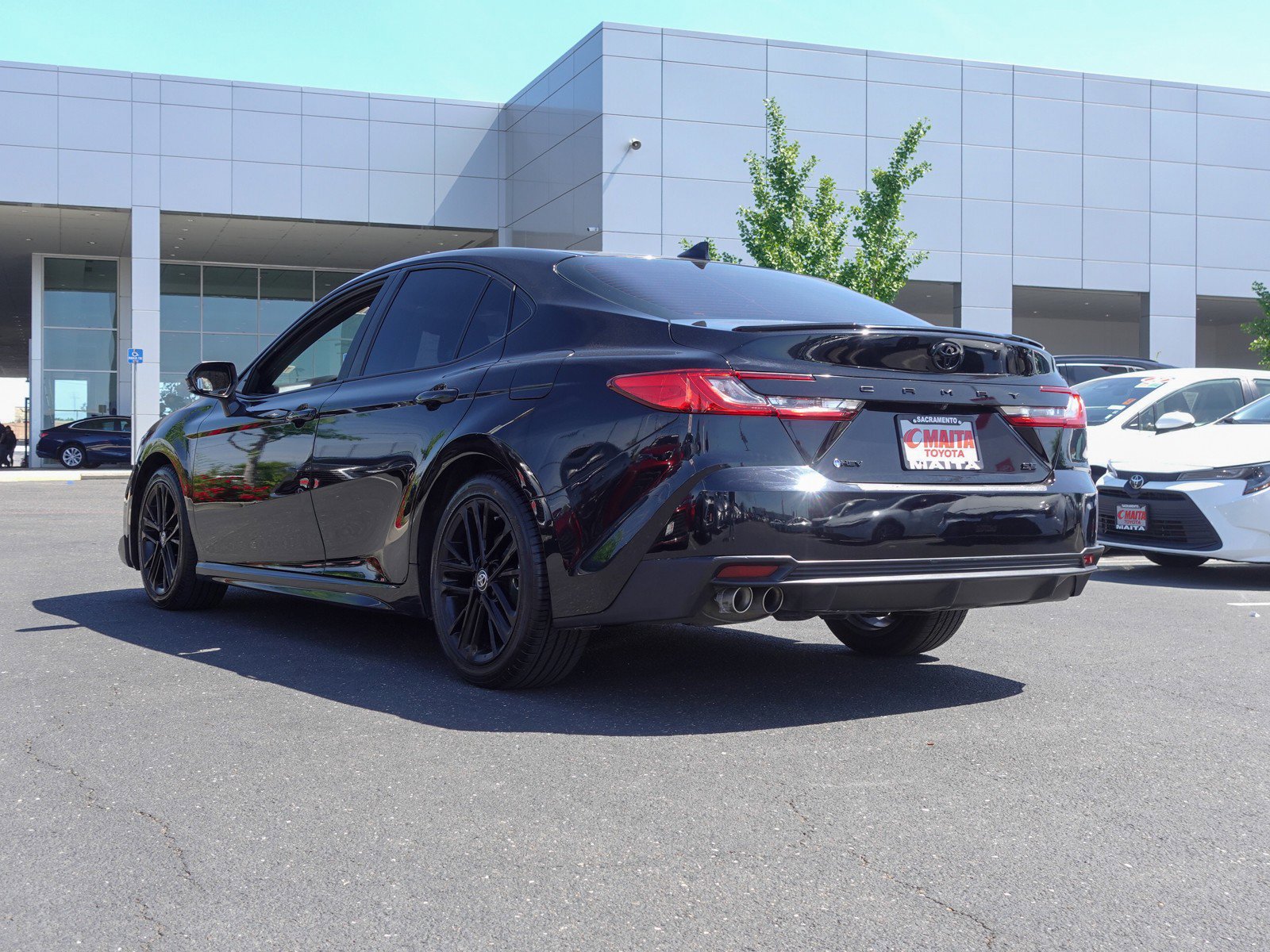2025 Toyota Camry SE photo 5