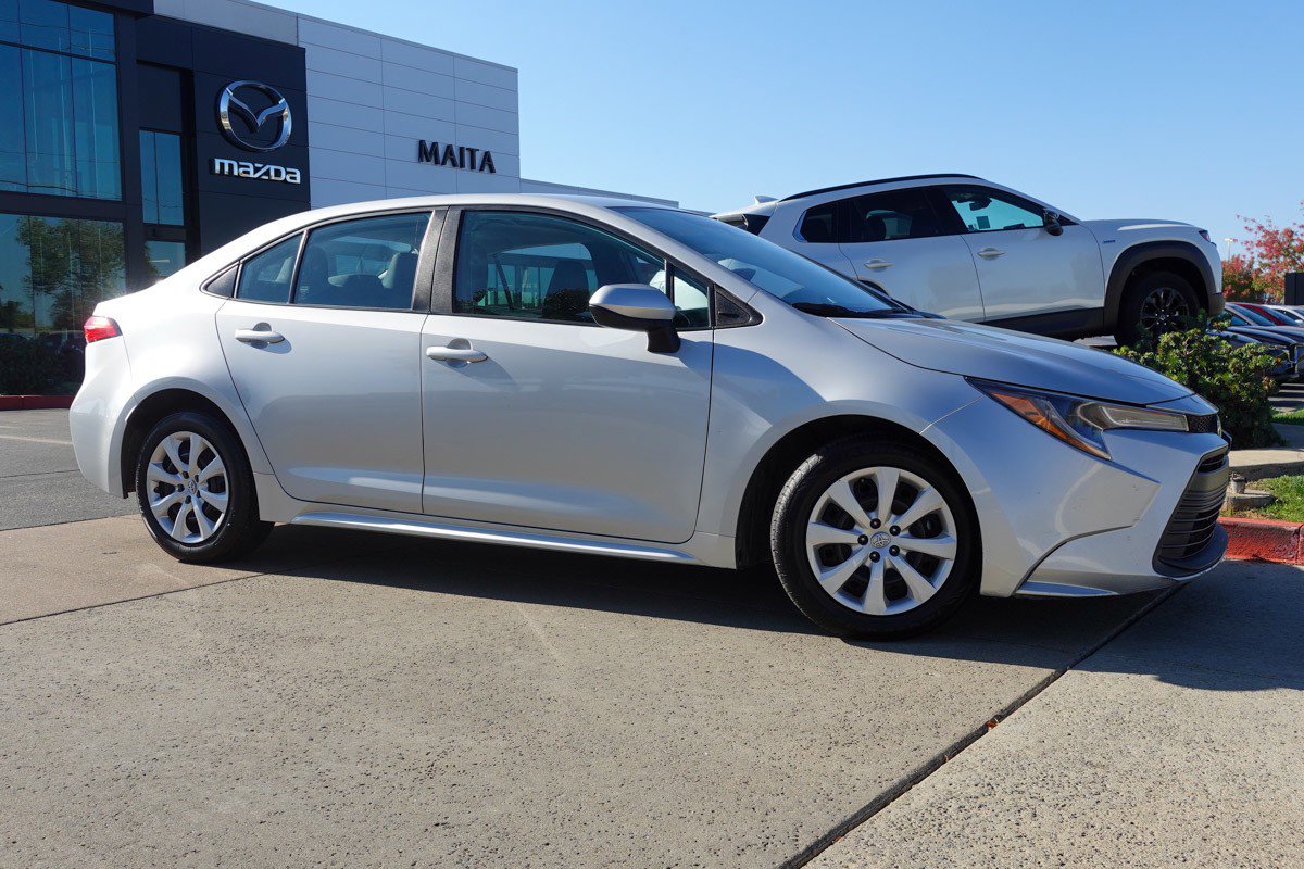 2024 Toyota Corolla LE photo 4