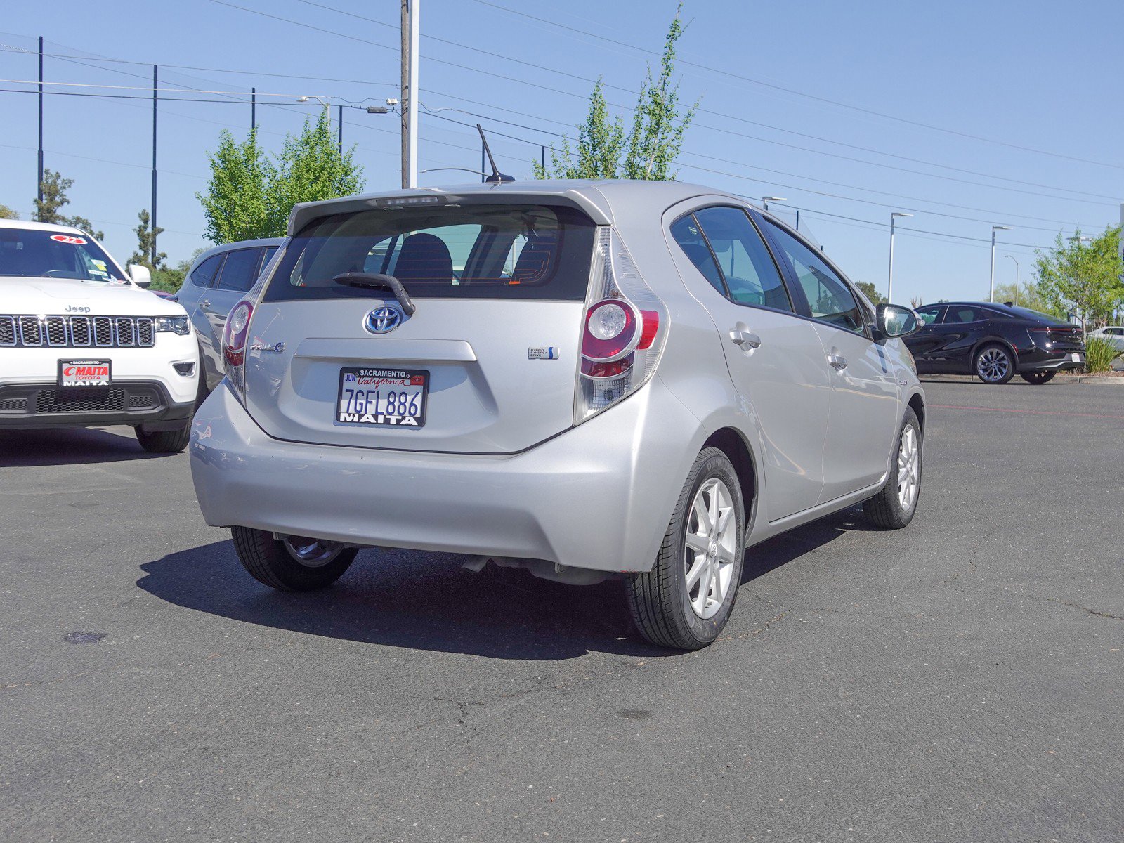 2014 Toyota Prius c Three photo 3