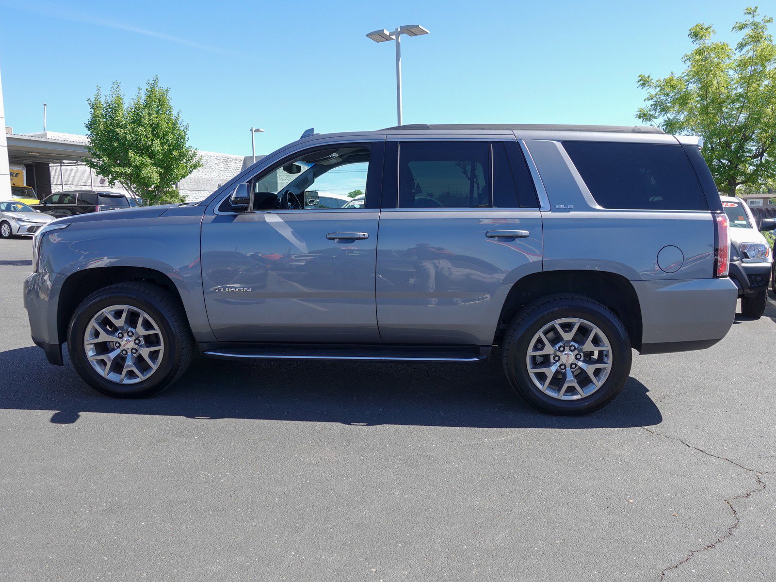 2019 GMC Yukon SLE photo 6