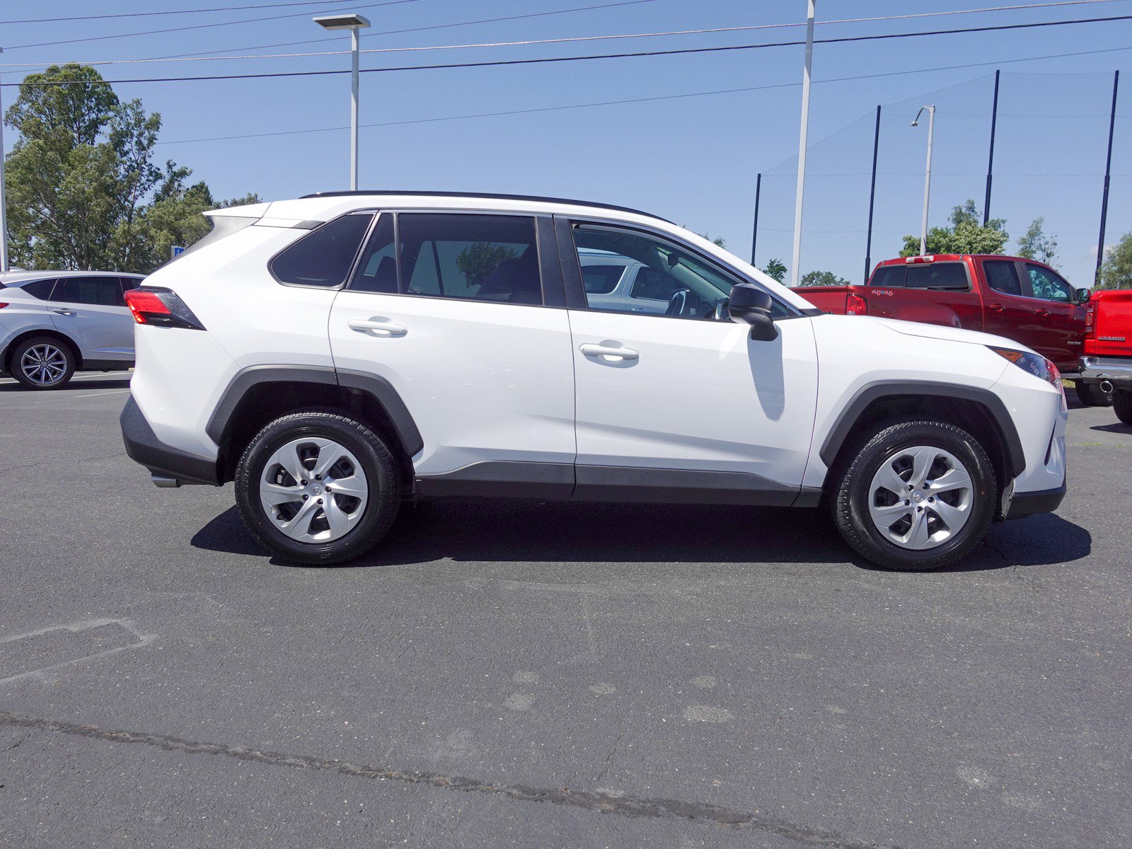 2019 Toyota RAV4 LE photo 2