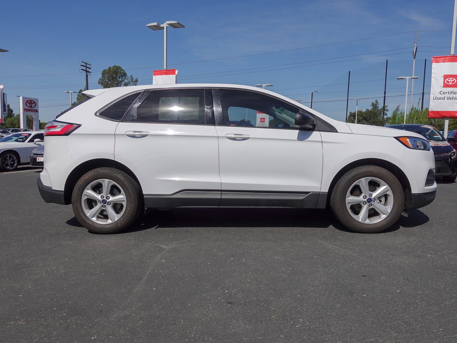 2019 Ford Edge SE photo 2