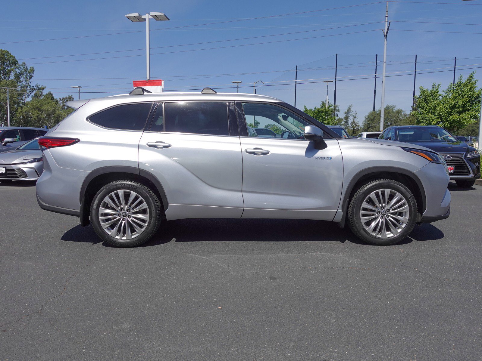 2021 Toyota Highlander Hybrid Platinum photo 2