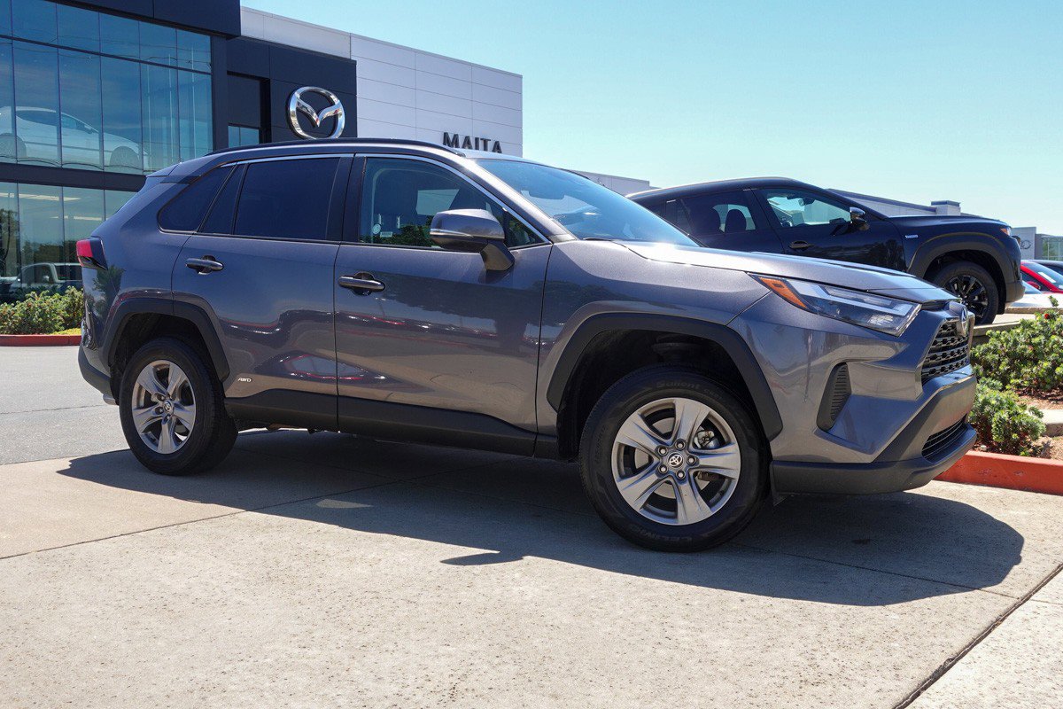 2024 Toyota RAV4 Hybrid XLE photo 4