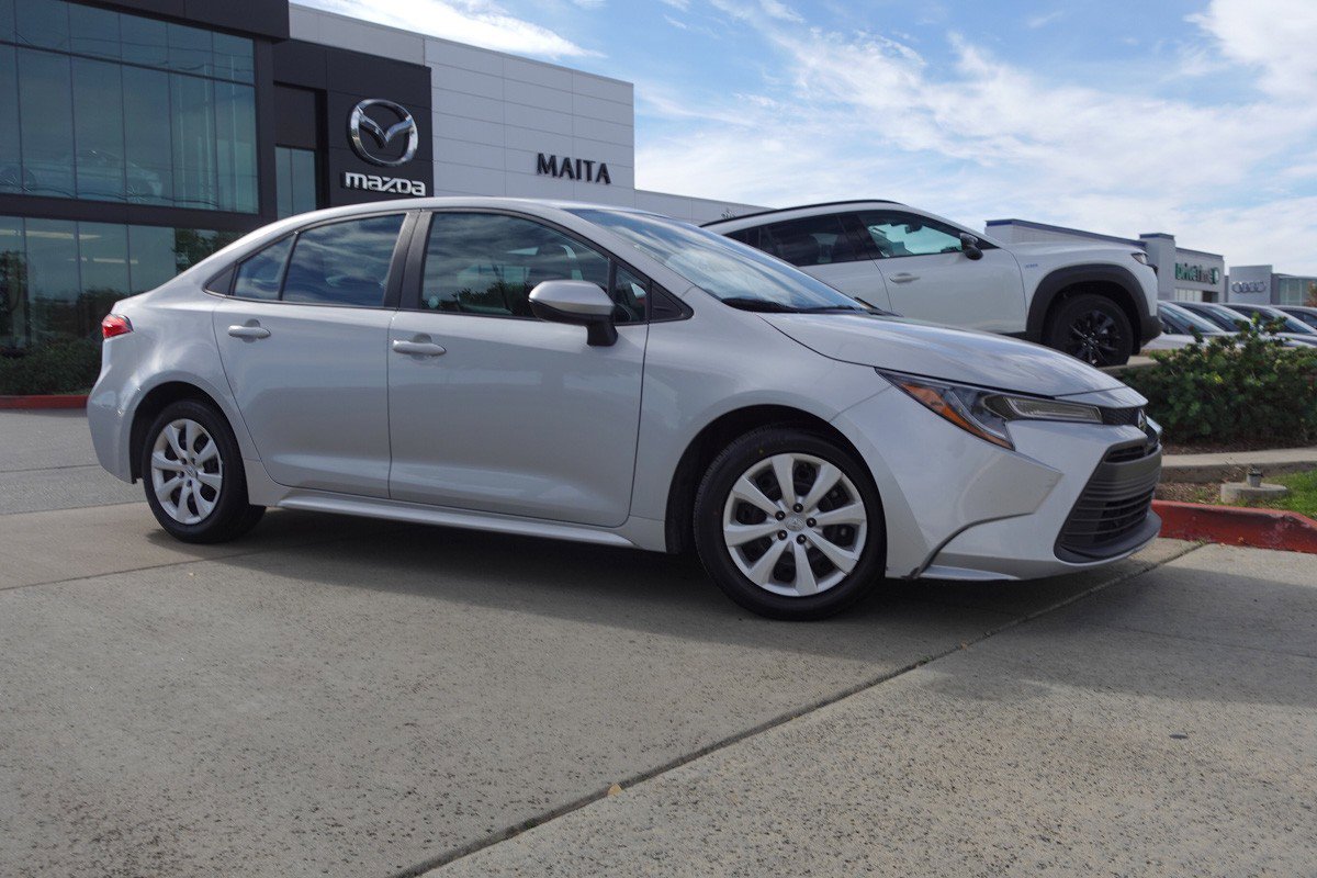 2024 Toyota Corolla LE photo 4