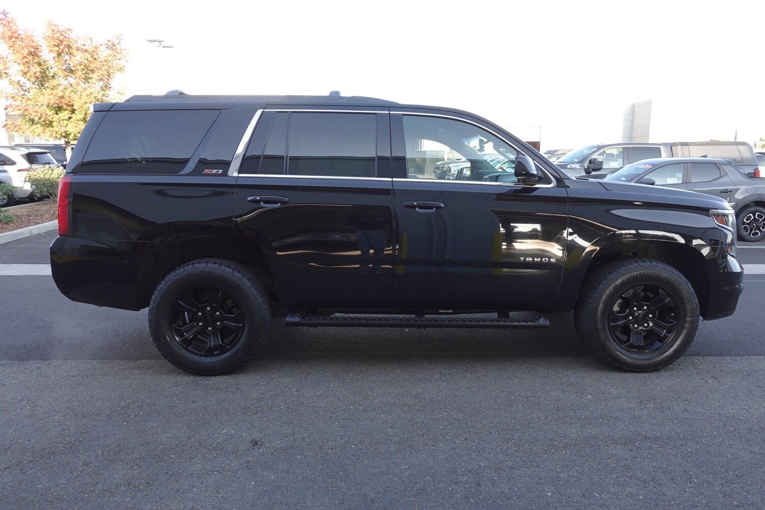 2018 Chevrolet Tahoe LT photo 2