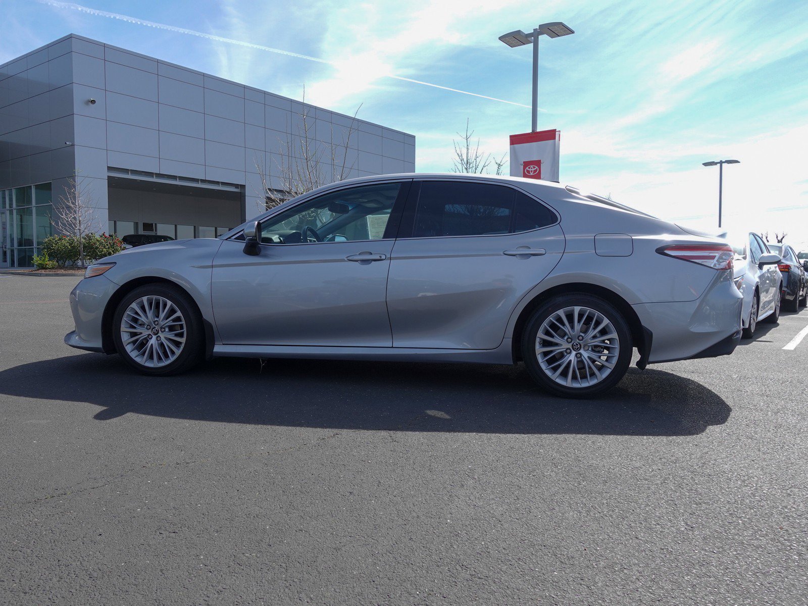 2019 Toyota Camry XLE V6 photo 6