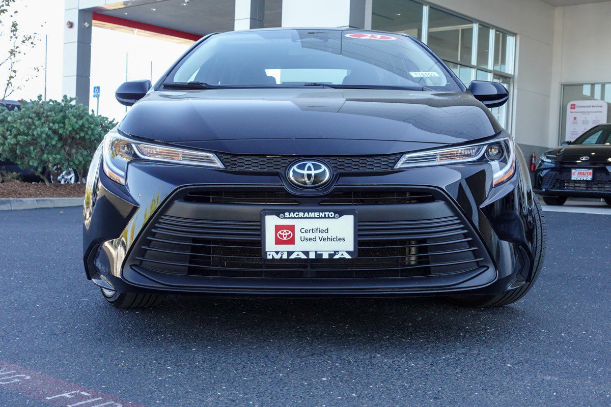 2023 Toyota Corolla LE photo 3