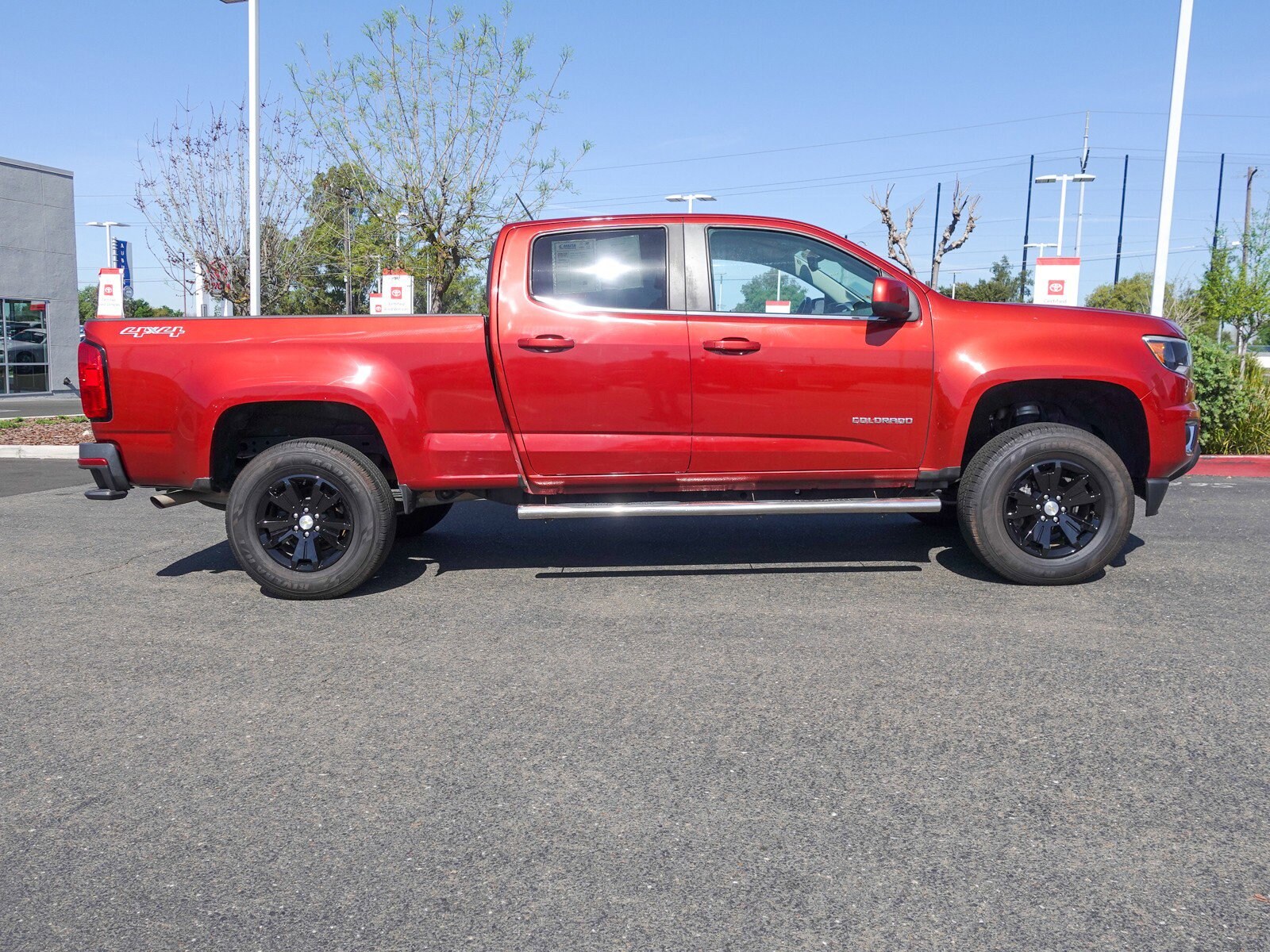 2016 Chevrolet Colorado 4WD LT photo 2