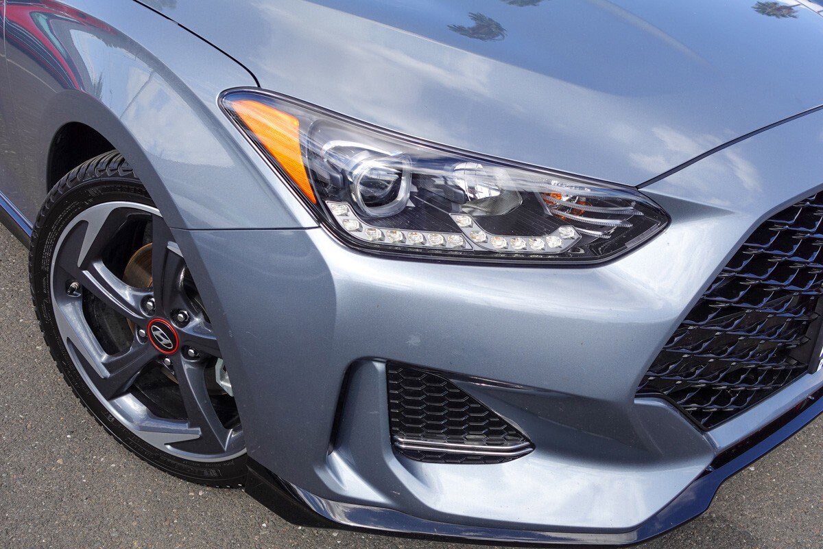 2020 Hyundai Veloster Turbo Ultimate photo 3