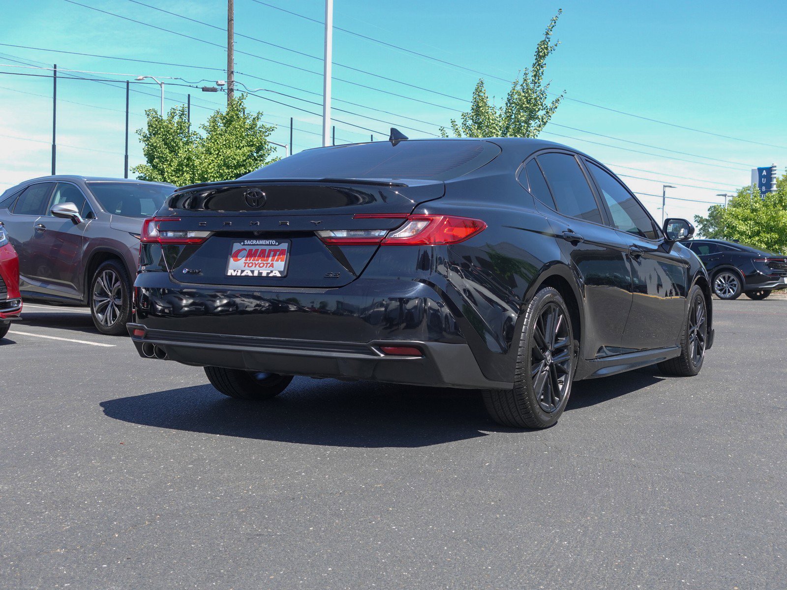 2025 Toyota Camry SE photo 3