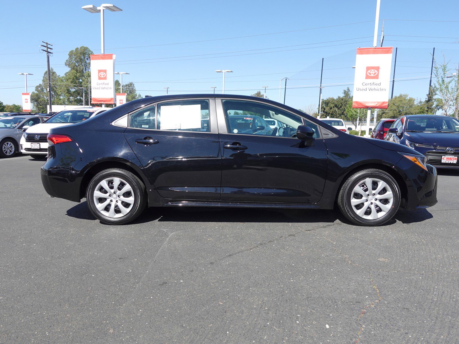 2025 Toyota Corolla LE photo 2