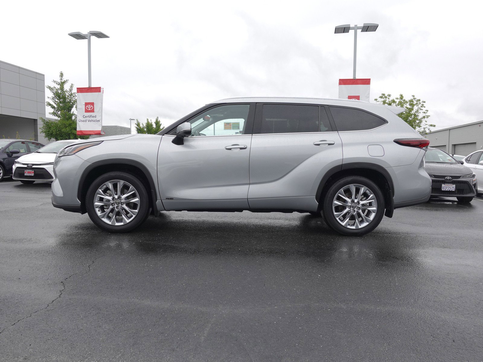 2024 Toyota Highlander Hybrid Limited photo 6