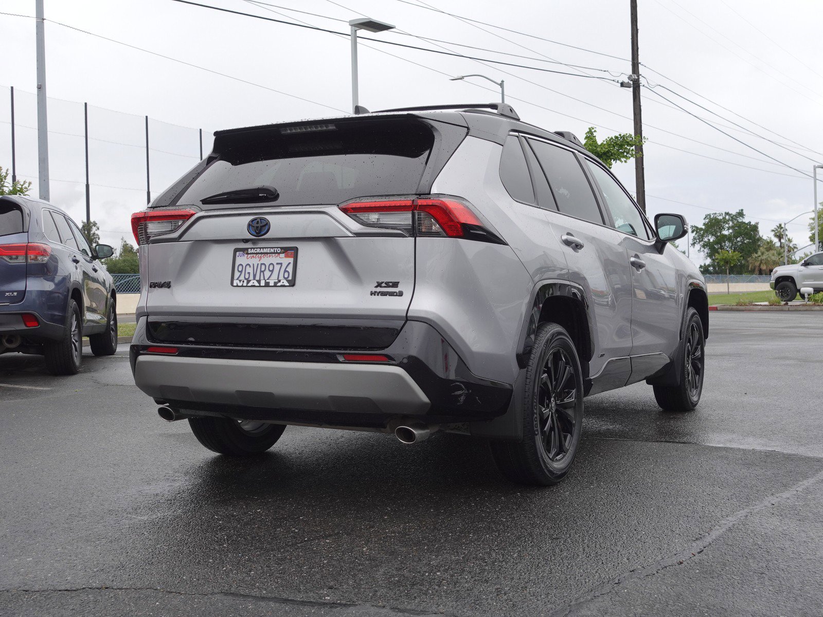 2023 Toyota RAV4 Hybrid XSE photo 3