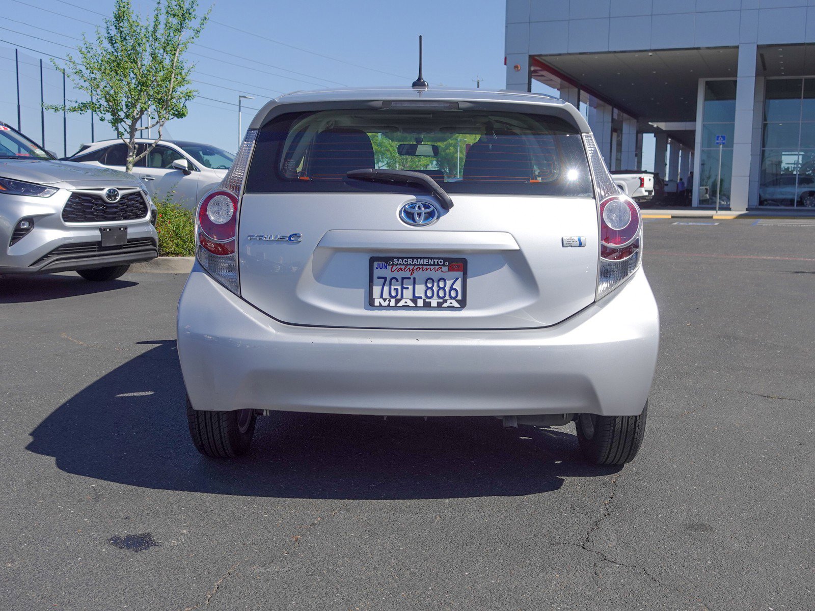 2014 Toyota Prius c Three photo 4