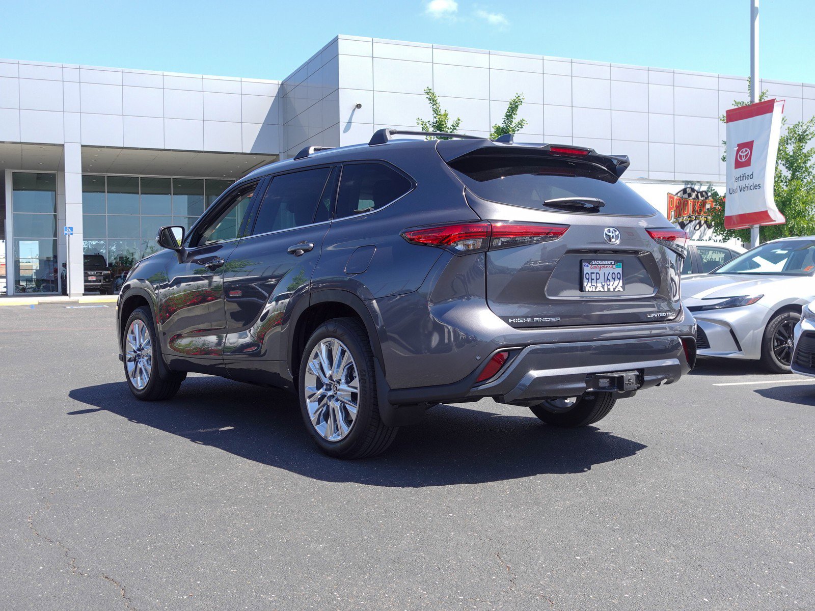 2023 Toyota Highlander Limited photo 5