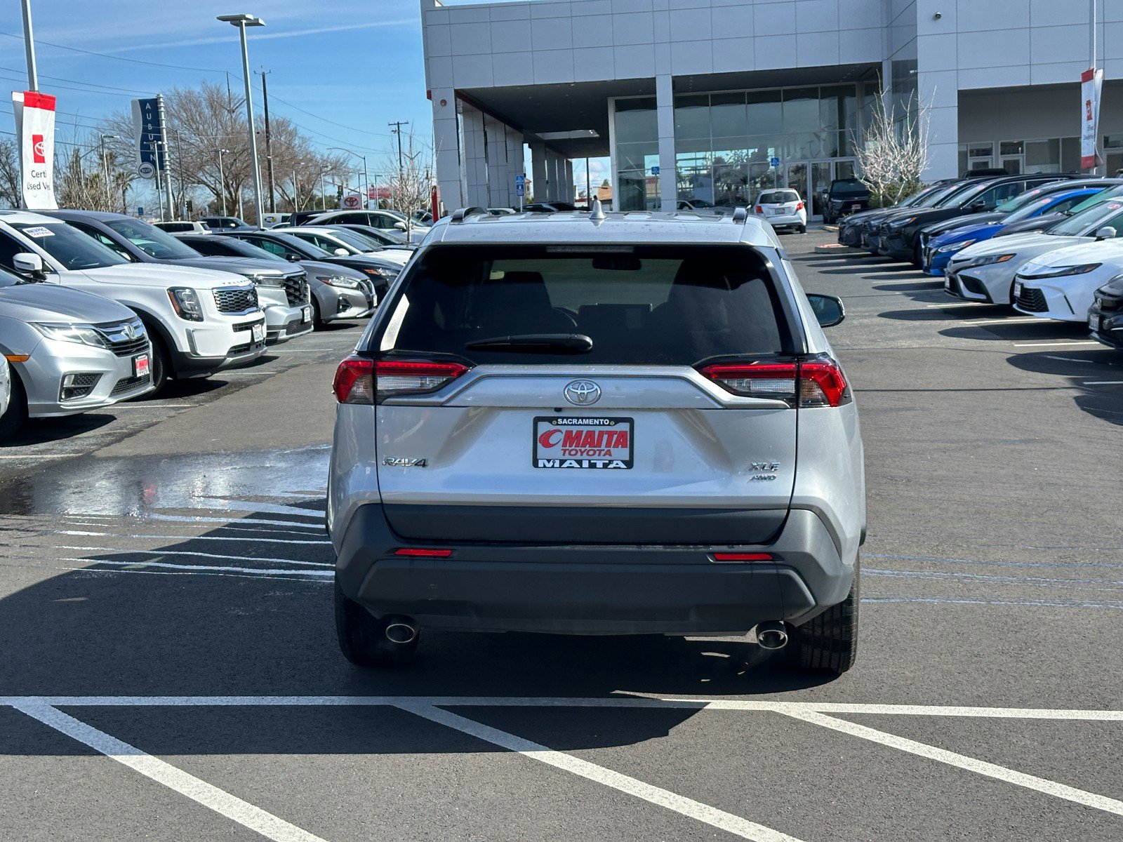 2025 Toyota RAV4 XLE photo 4