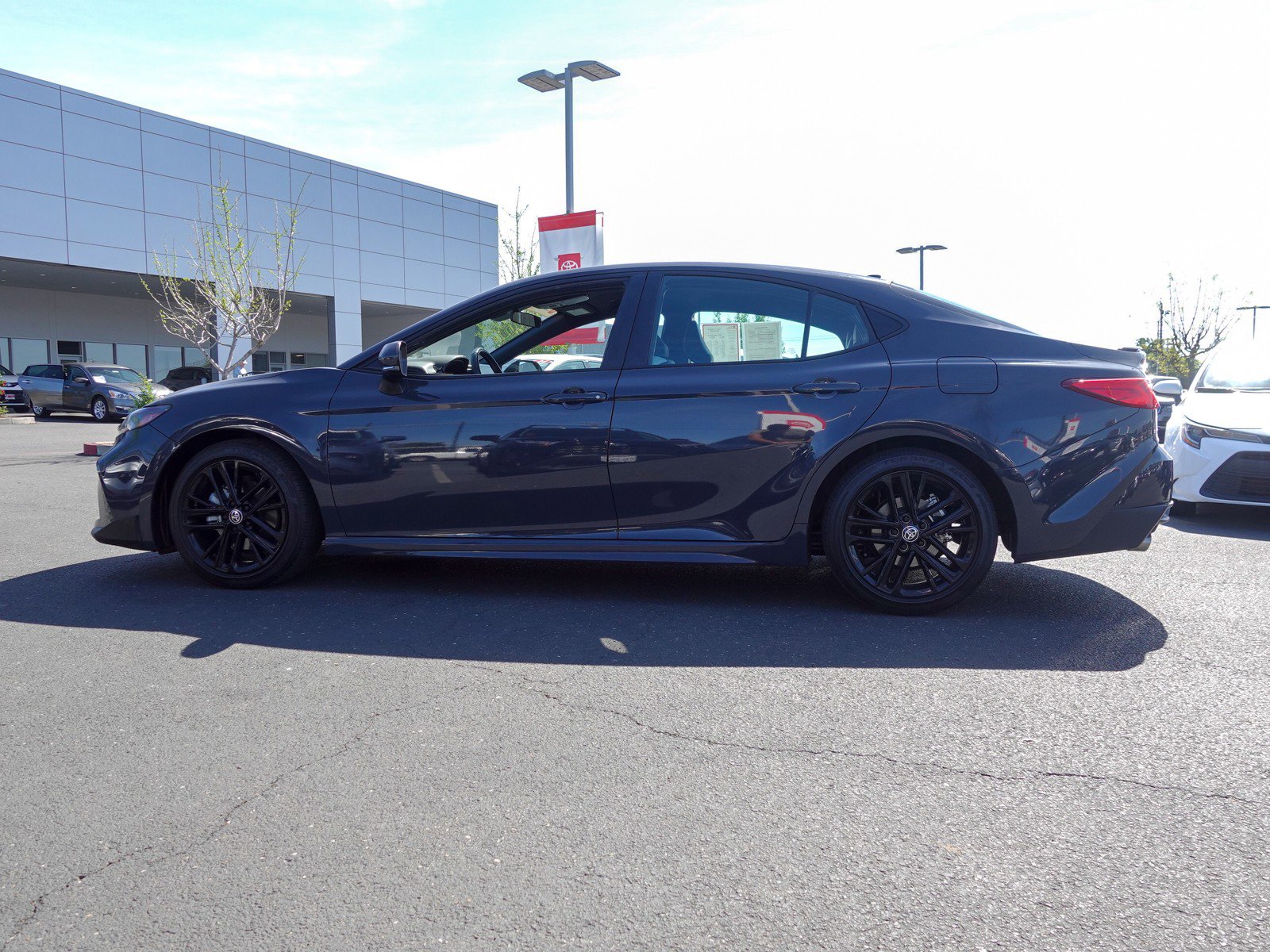 2025 Toyota Camry SE photo 6